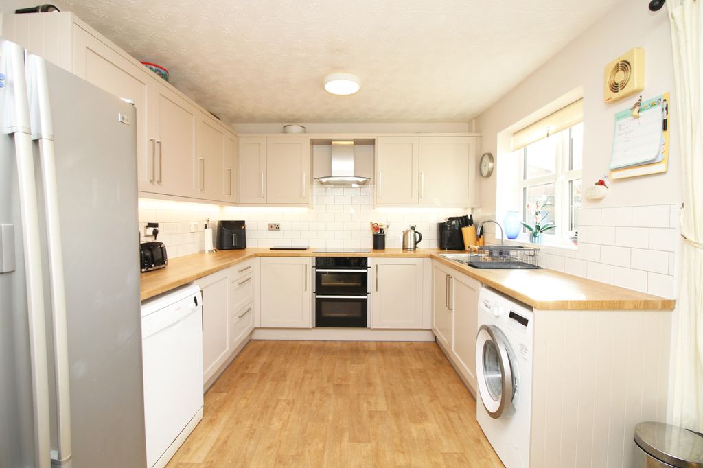 Property photo 2 of 26