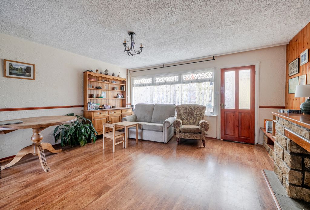 Property photo 3 of 17 1516837-5-1A09049...