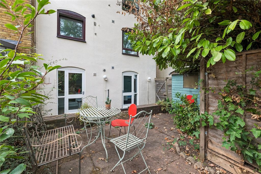 Property photo 3 of 17 Picture No. 06