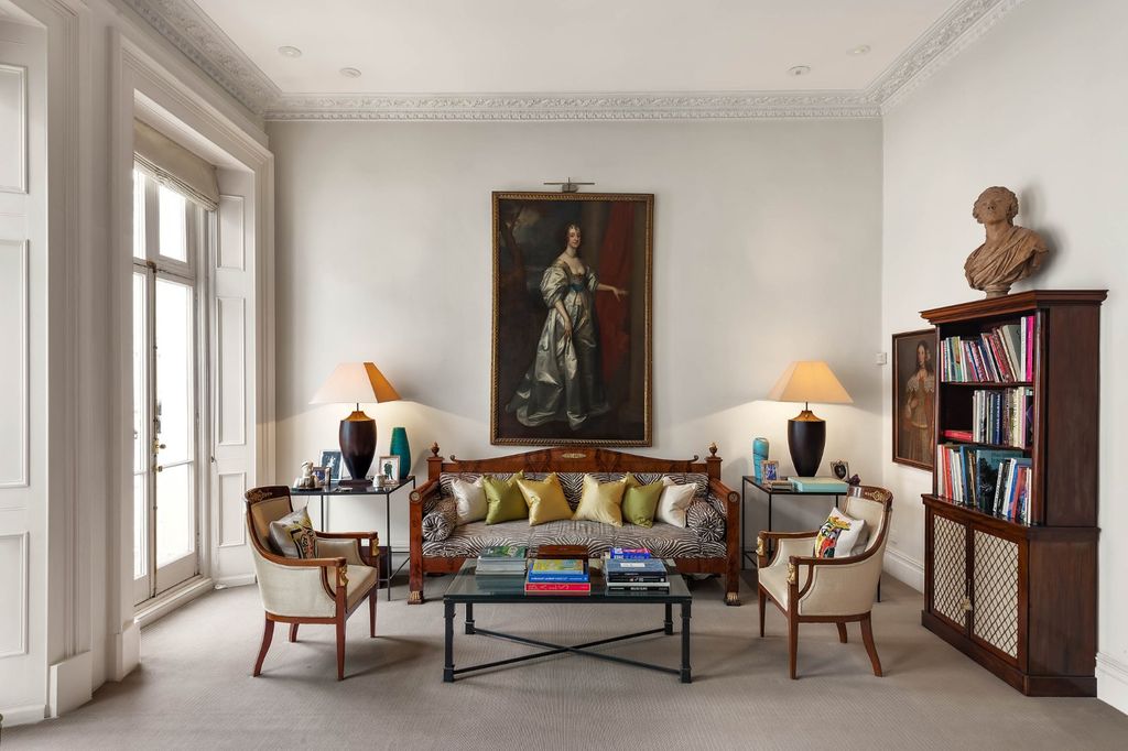 Property photo 3 of 14 Reception