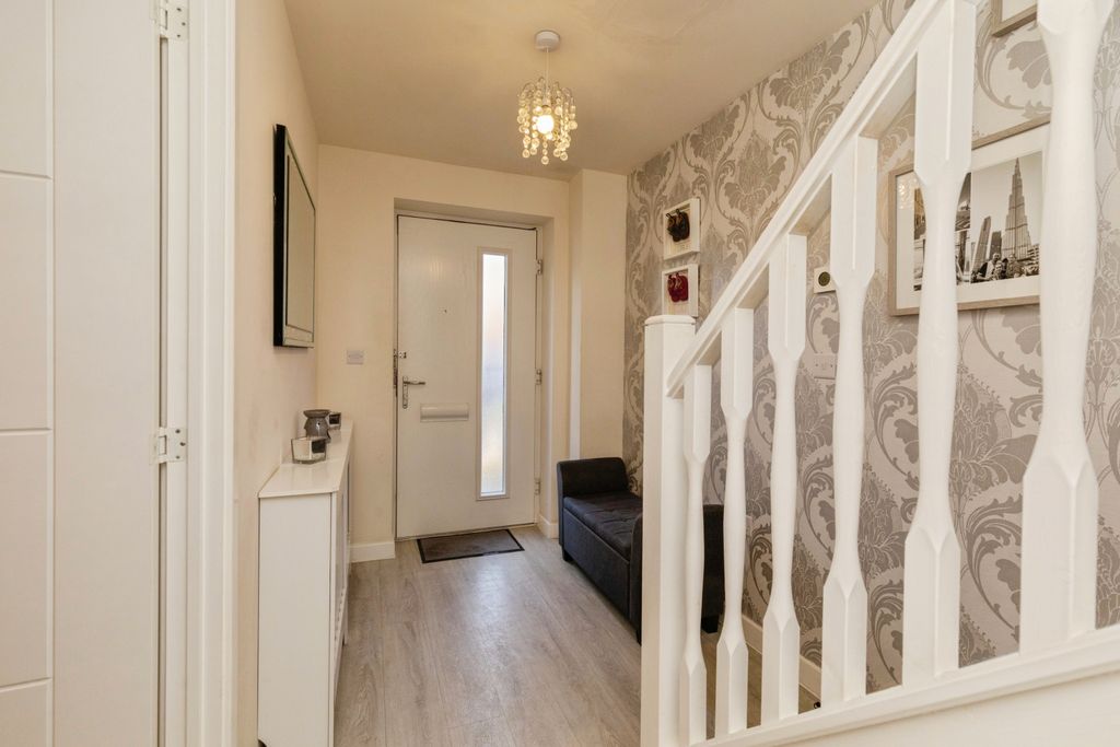 Property photo 3 of 27
