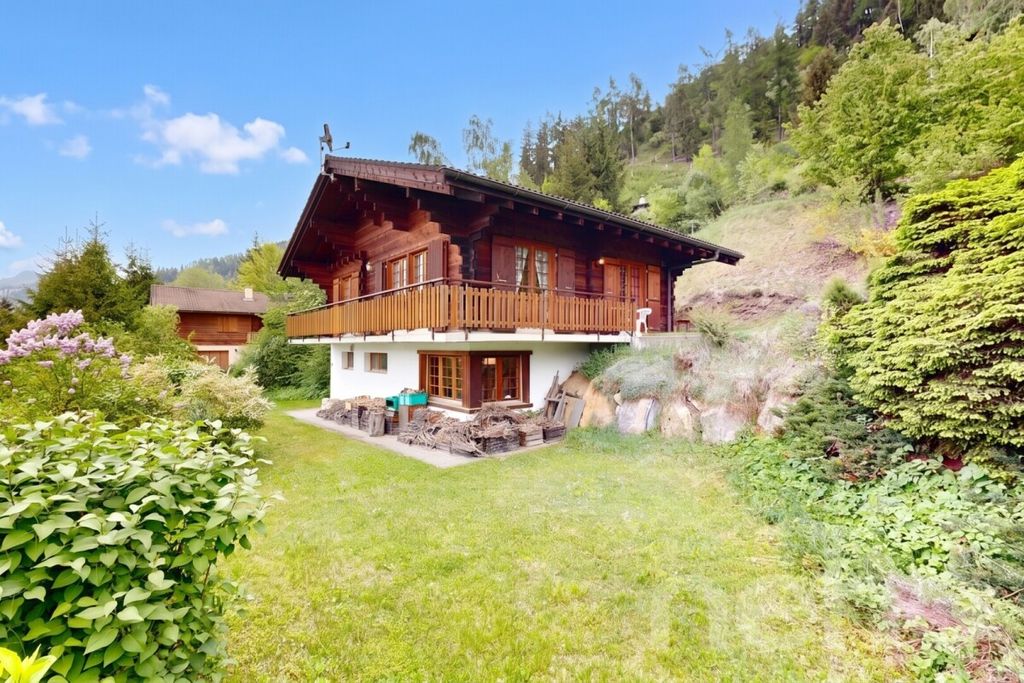 Property photo 3 of 12