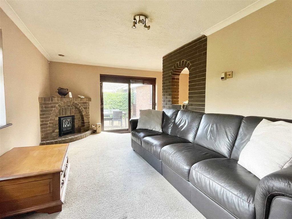 Property photo 2 of 21 liv6.Jpg