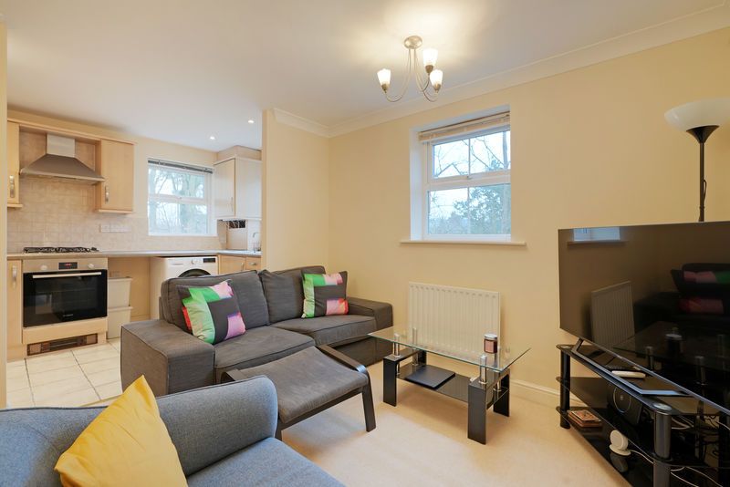 Property photo 2 of 18 Living / Kitchen