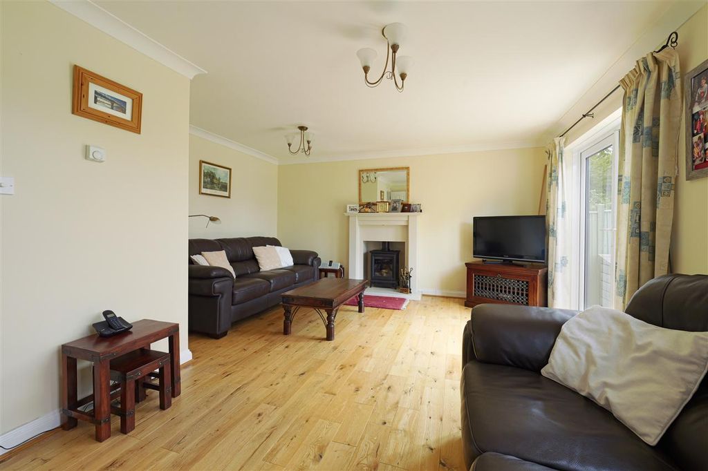 Property photo 2 of 25