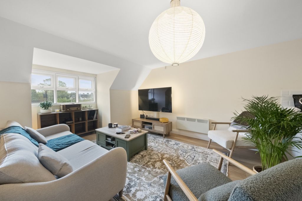 Property photo 2 of 11 Photo 3