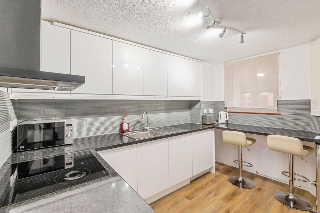 Property photo 2 of 16 Picture