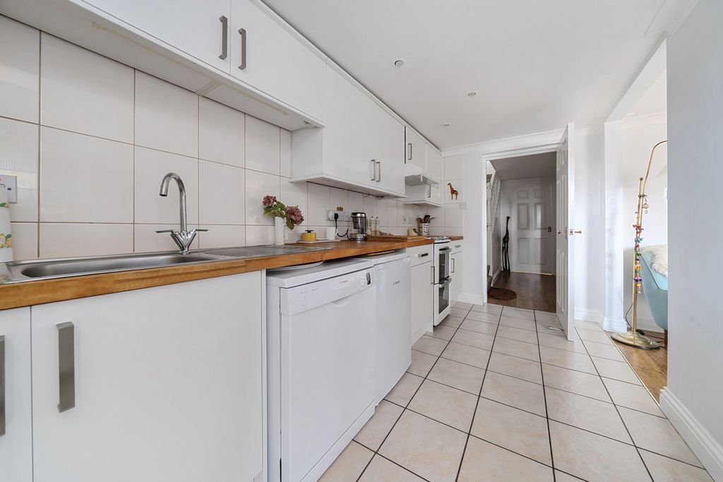 Property photo 2 of 16 Kitchen