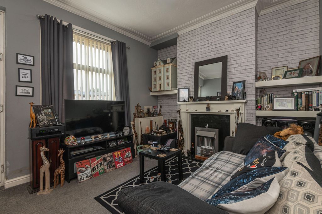 Property photo 3 of 17