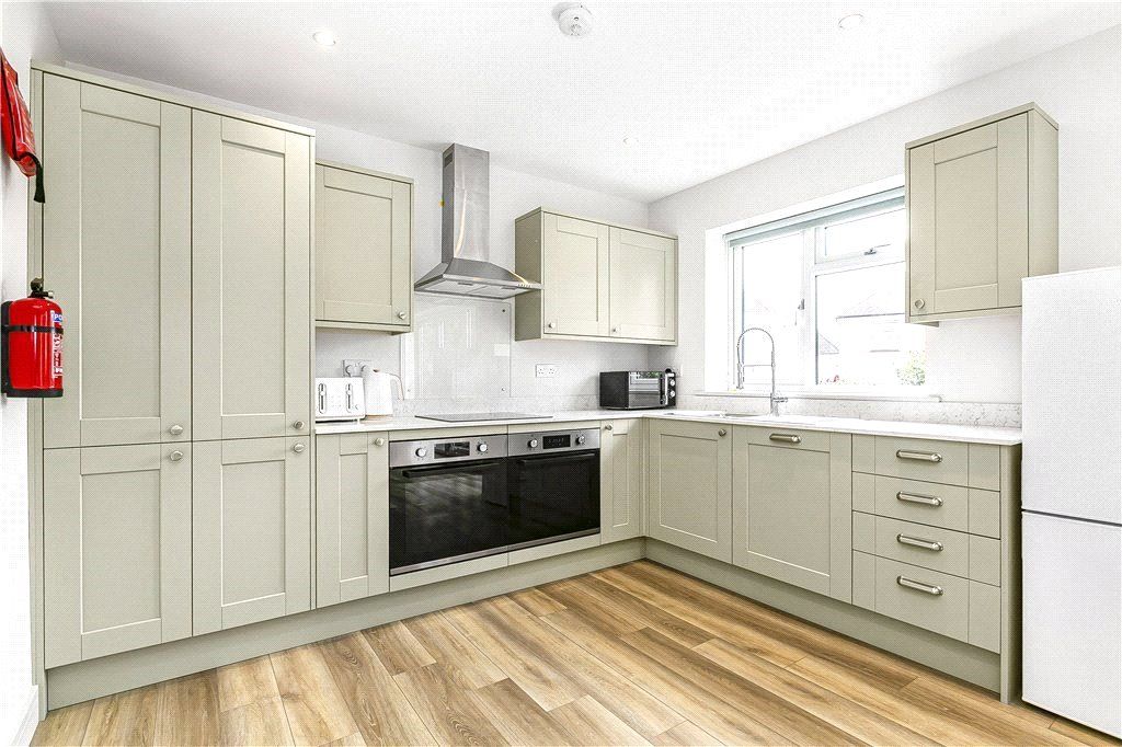 Property photo 3 of 10 Kitchen