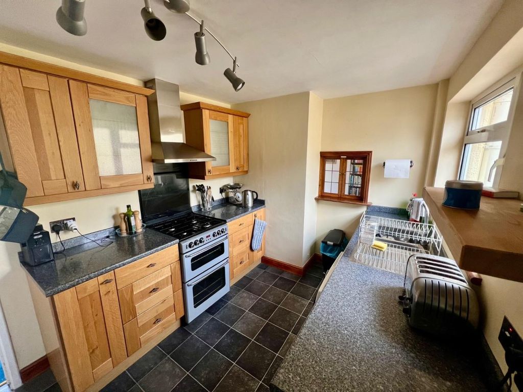 Property photo 3 of 22 21.Jpg
