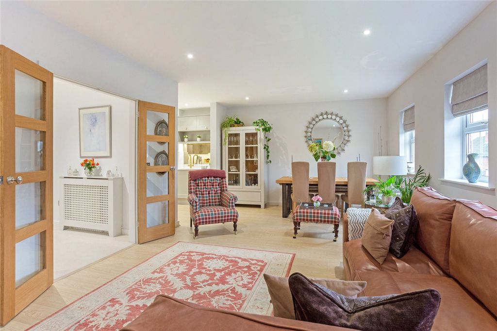 Property photo 1 of 20 Sitting Room