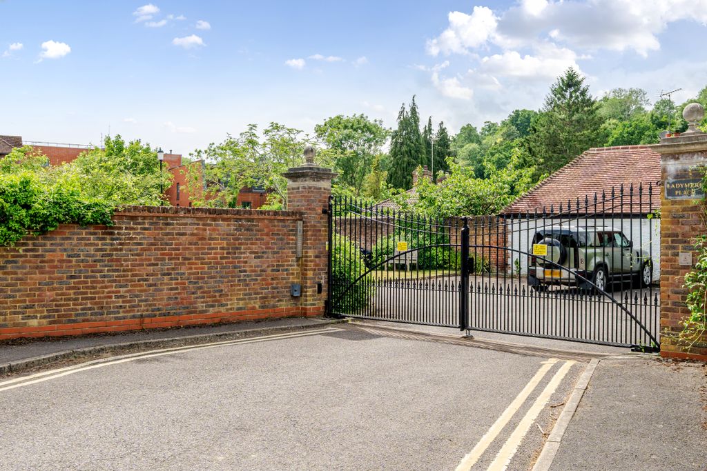 Property photo 2 of 16