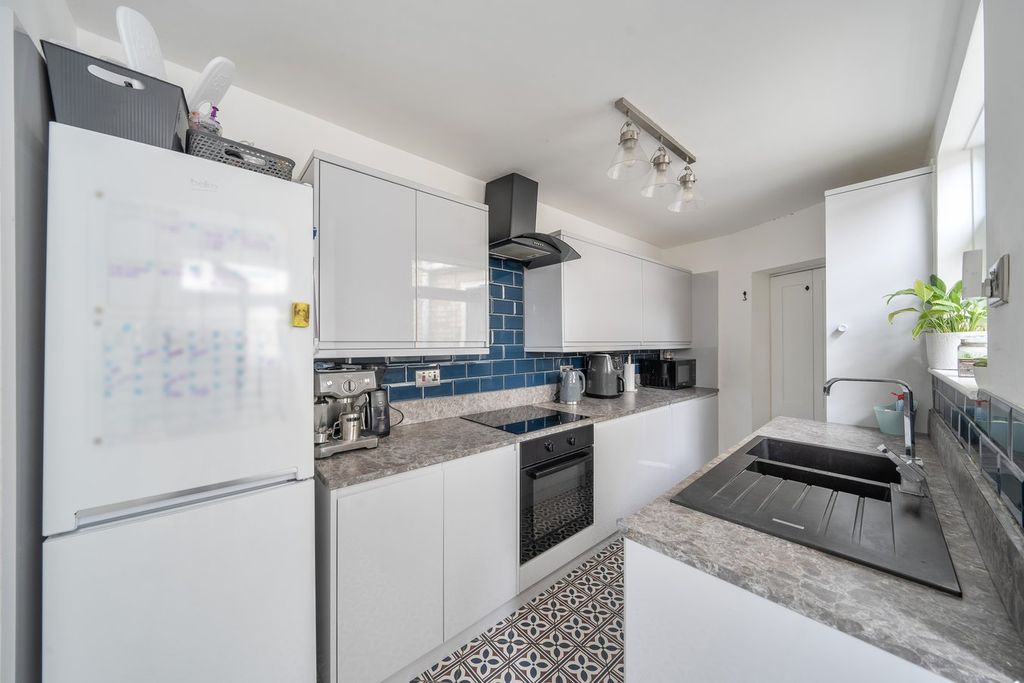 Property photo 3 of 23