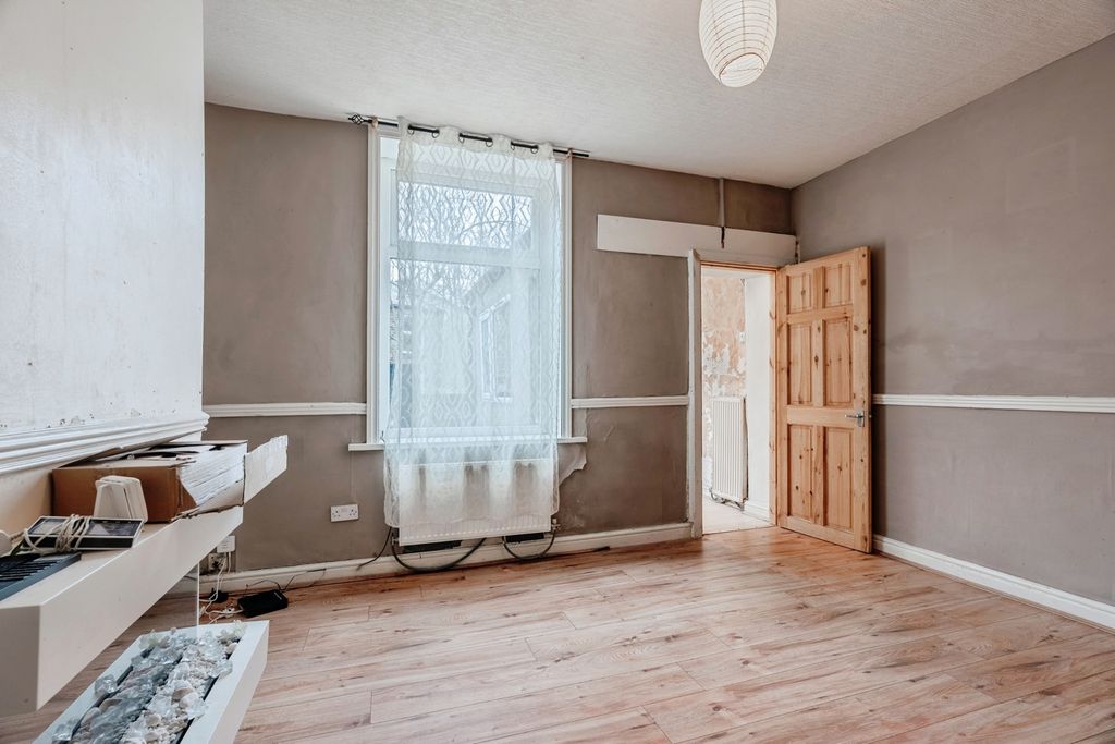 Property photo 3 of 16 Pbox-Img.Jpg