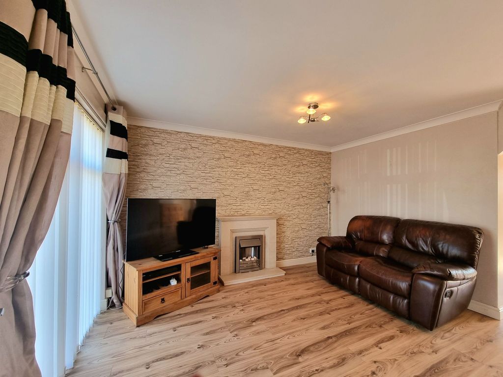 Property photo 2 of 21 Lounge