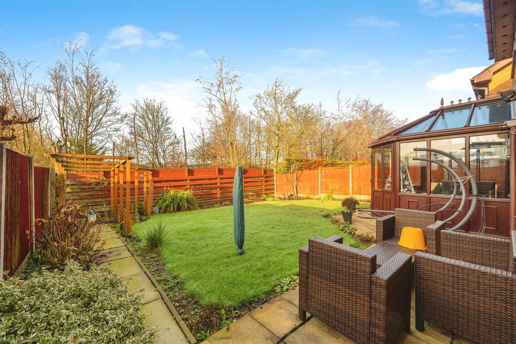 Property photo 2 of 21 Gardens: