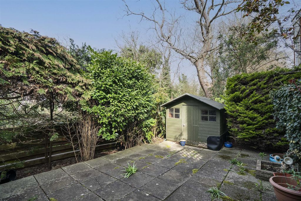 Property photo 3 of 14 Great Brownings, London, Se21 7Hp External 2