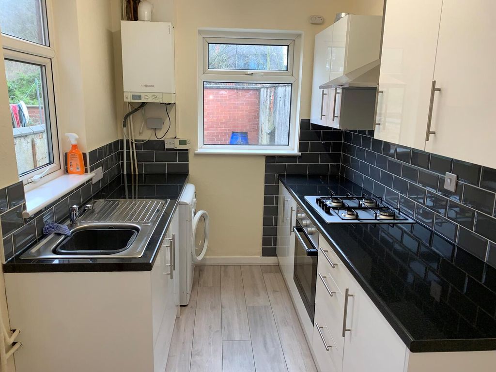 Property photo 3 of 7 Kitchen