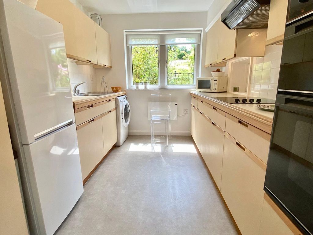 Property photo 3 of 18 Kitchen