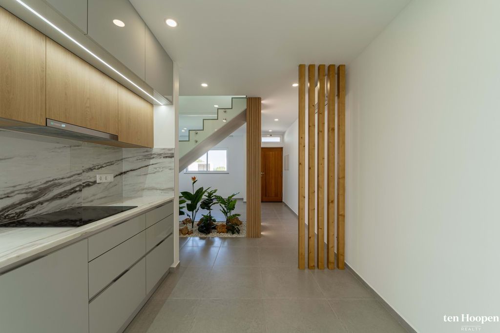 Property photo 2 of 30