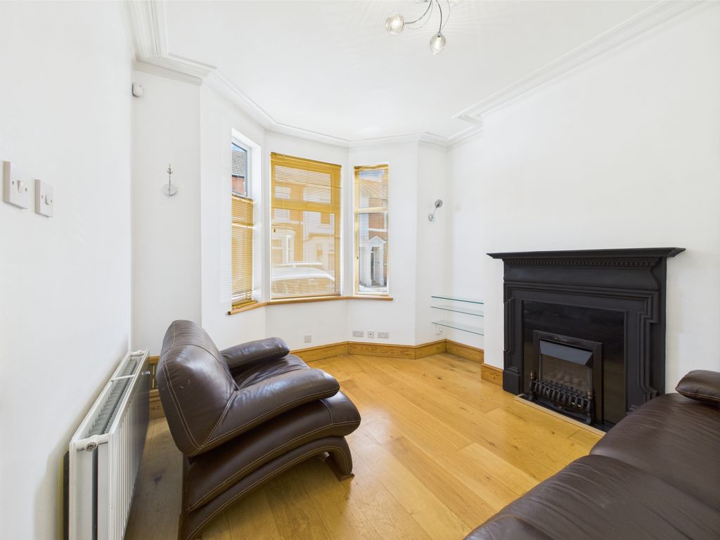 Property photo 3 of 12 Photo 11