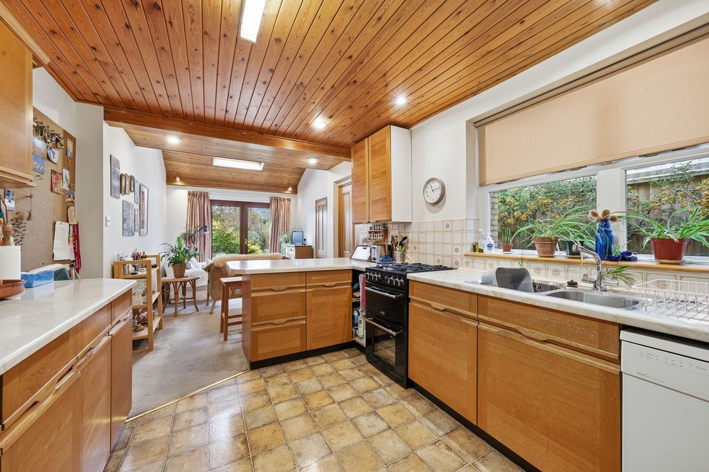 Property photo 3 of 42