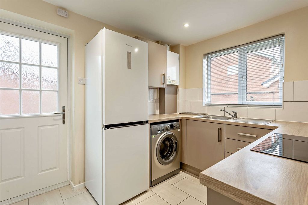 Property photo 3 of 9 Kitchen