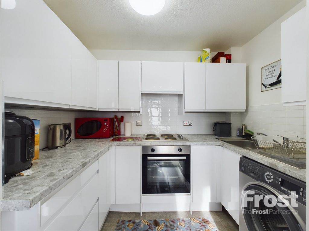 Property photo 2 of 15 Kitchen