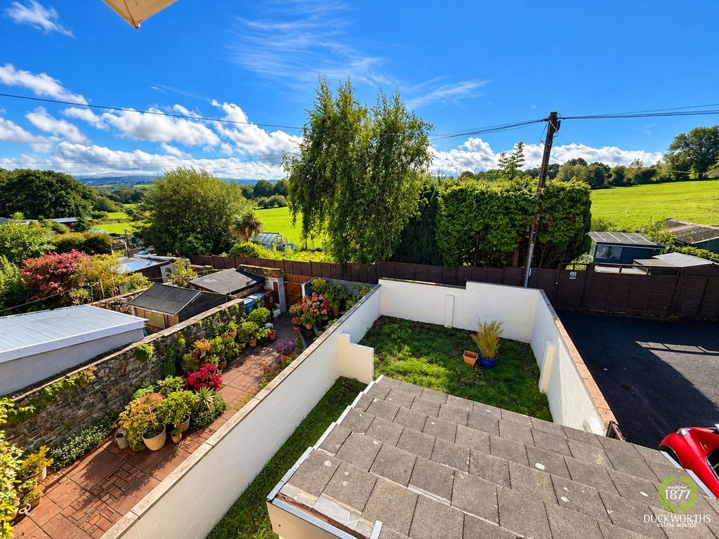 Property photo 2 of 11