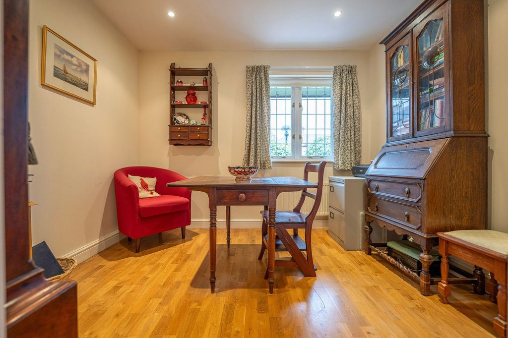 Property photo 3 of 18