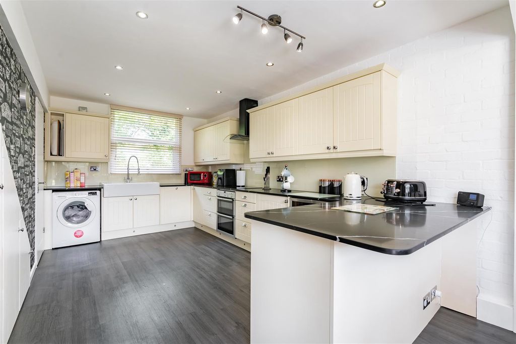 Property photo 3 of 16 Kitchen