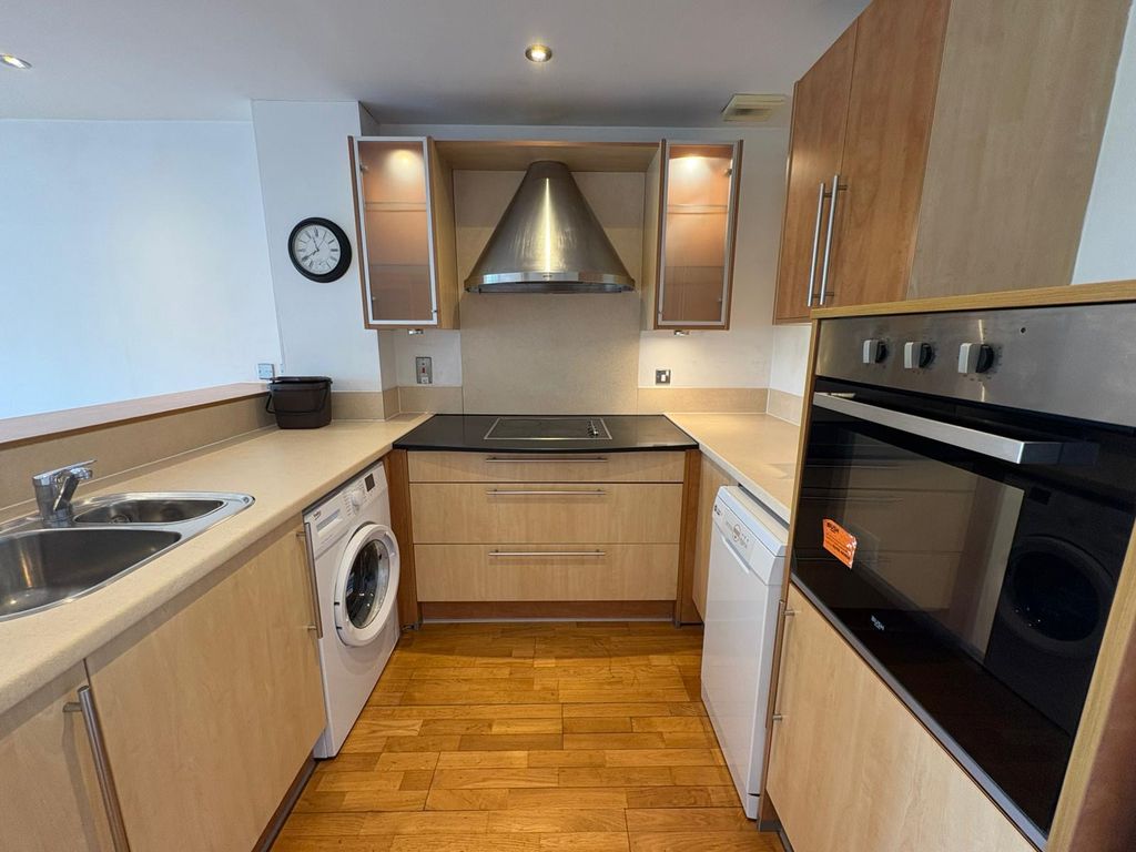 Property photo 3 of 9 Kitchen