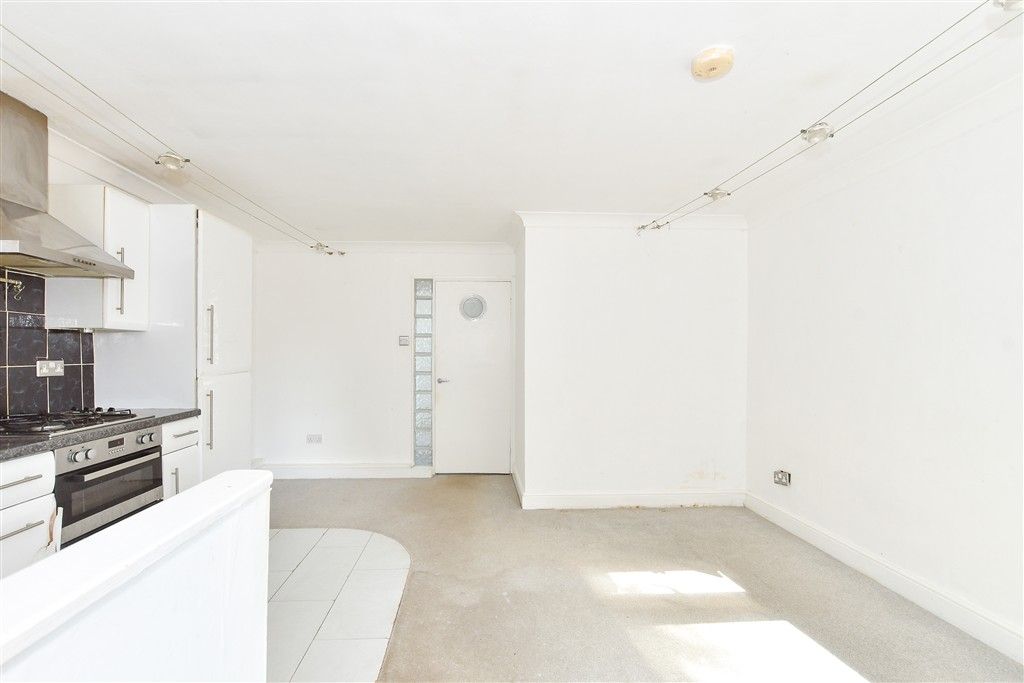 Property photo 3 of 6 Kitchen/ Lounge/Diner