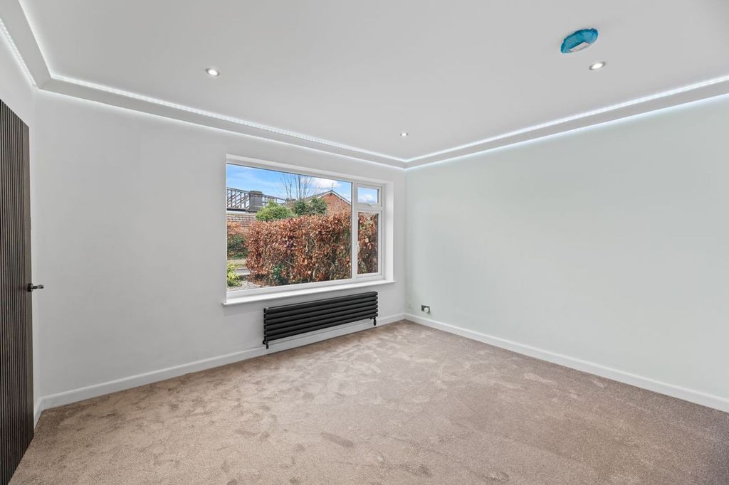 Property photo 2 of 19 Lounge