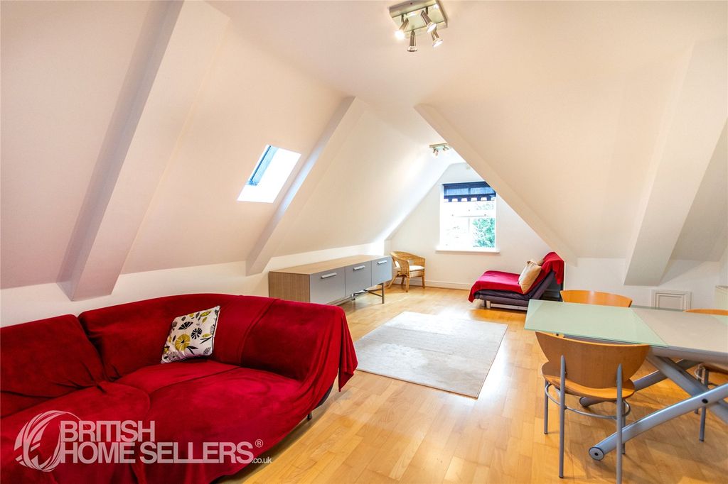 Property photo 2 of 29 Picture No. 18