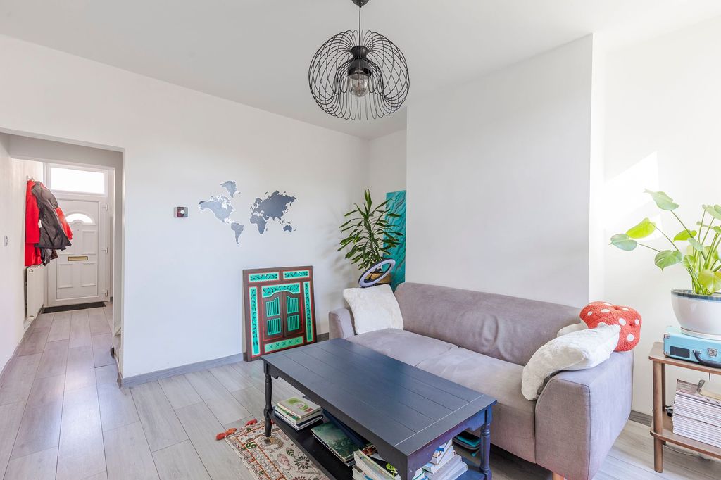 Property photo 2 of 14