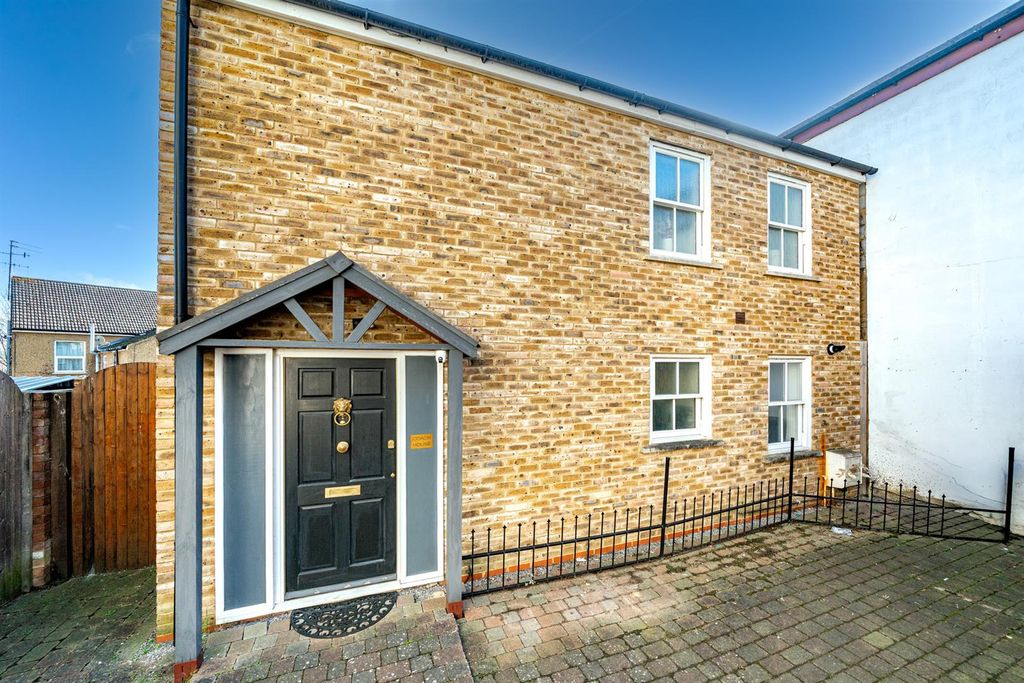 Property photo 1 of 16 Outside