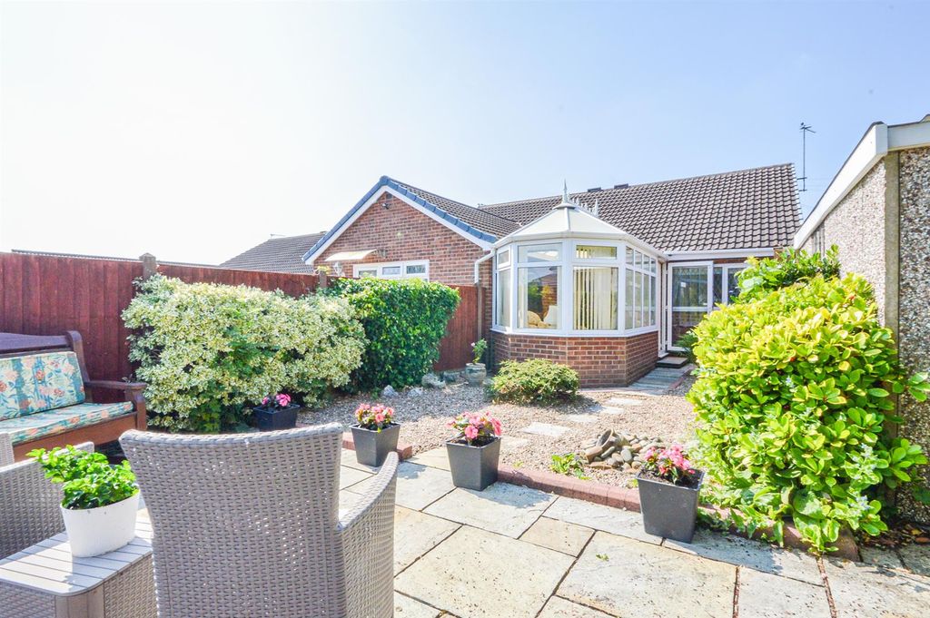 Property photo 1 of 9 Outside