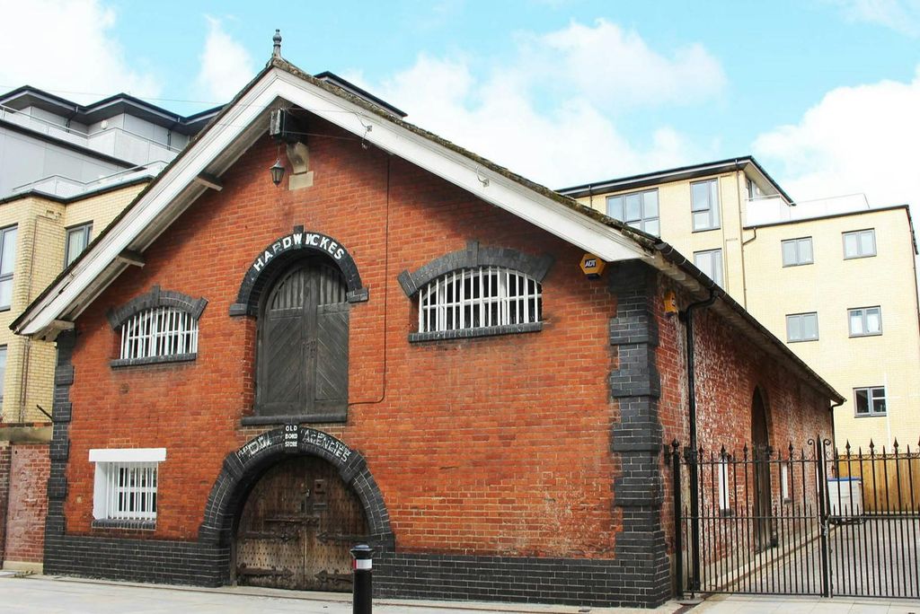 Property photo 2 of 14 Front Of Building Daytime.Jpg