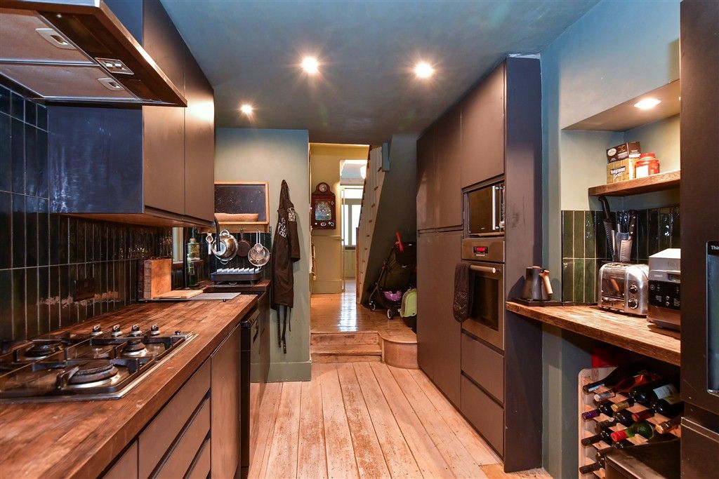 Property photo 2 of 6 Kitchen