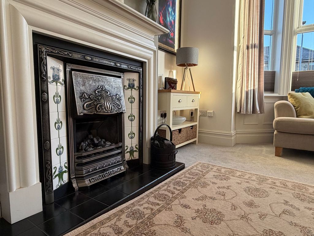 Property photo 3 of 31 Lounge