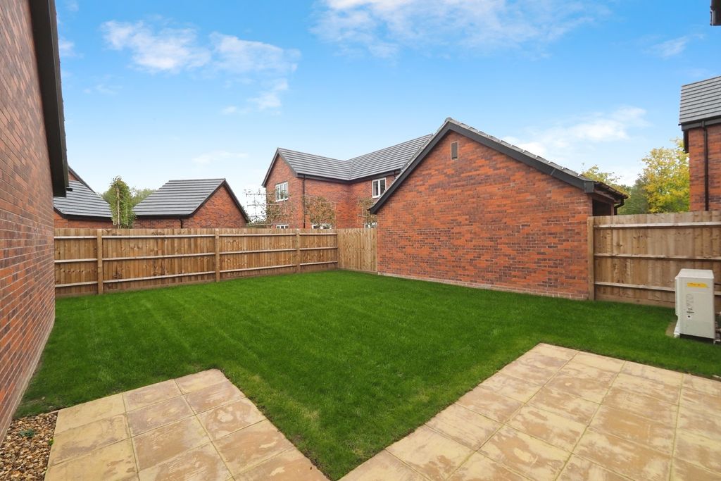 Property photo 3 of 17 Garden