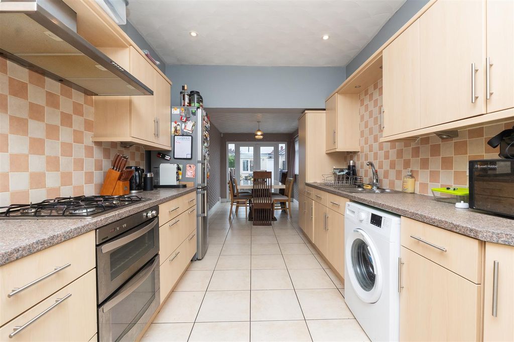 Property photo 3 of 28 94-Speedwell-Road-Bs6-7Sf-4.Jpg