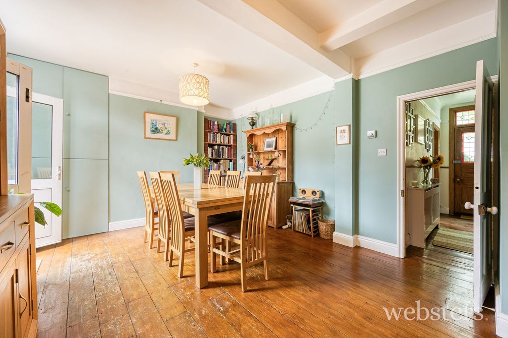 Property photo 3 of 27
