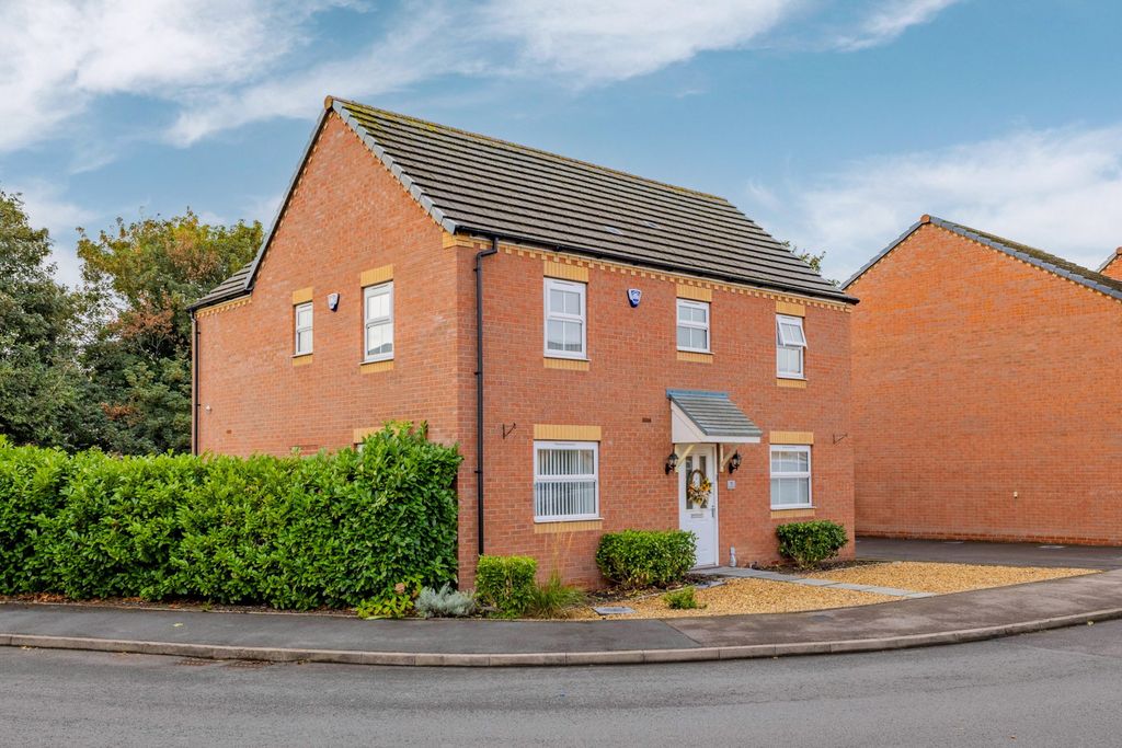 Property photo 1 of 32