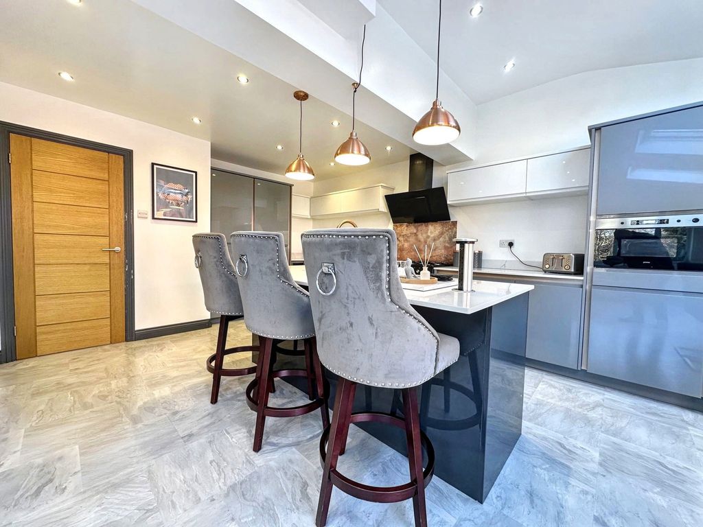 Property photo 3 of 33