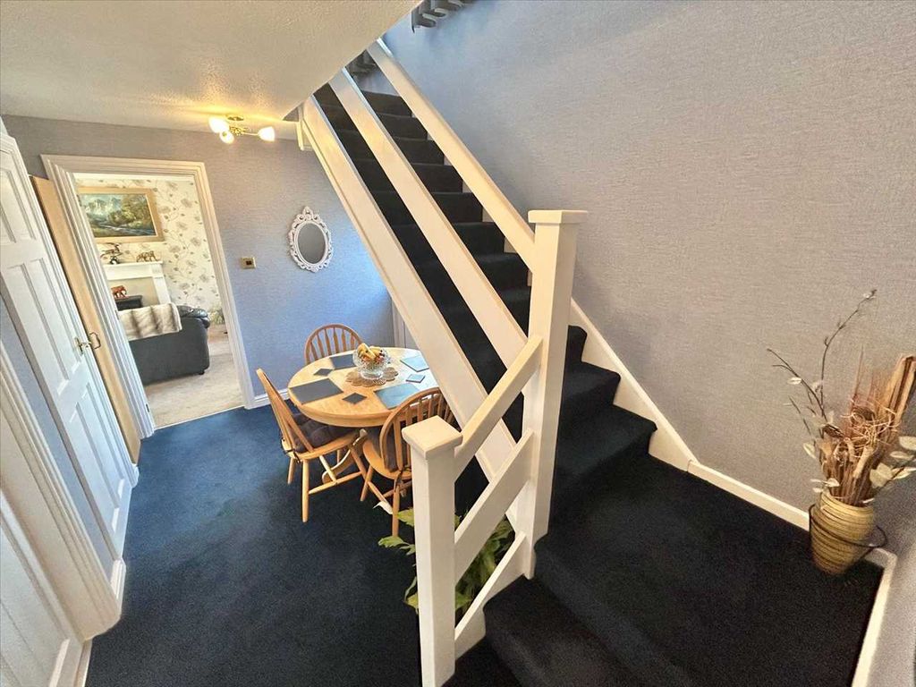 Property photo 3 of 21 Entrance Hallway