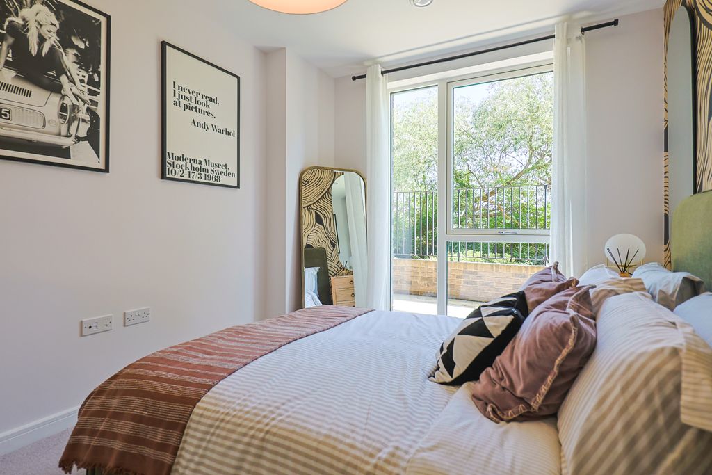 Property photo 2 of 17 Northwick Parkside Show Apartment