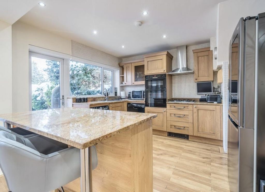 Property photo 1 of 17 Kitchen